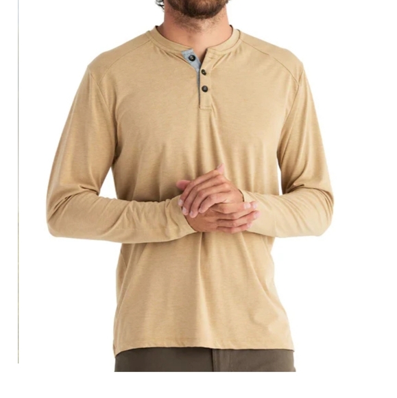 Free Fly Apparel Other - FREE FLY Men's Bamboo Flex Henley in Heathered Wheat. Size L NWT